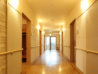 安全な手すり付き廊下