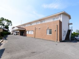 広々とした施設の外観