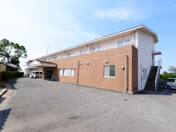 広々とした施設の外観