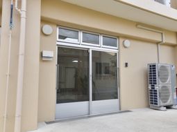 エントランスの清潔な外観