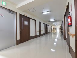 清潔な長い廊下