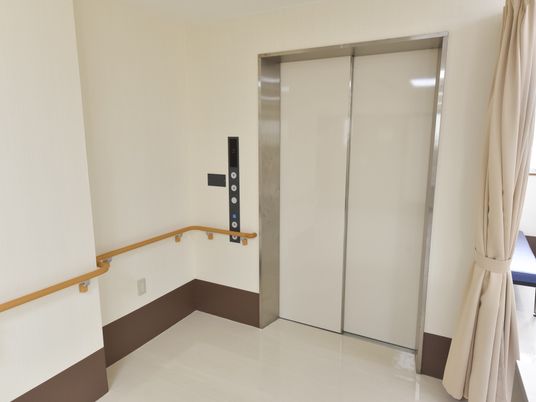 清潔なエレベーター