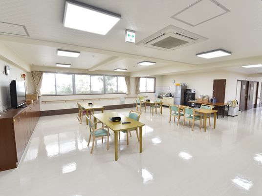 清潔なダイニングルーム