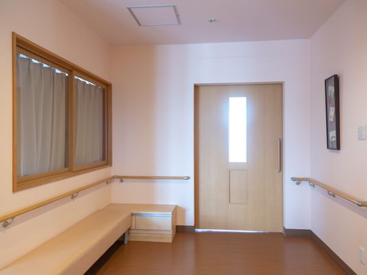 手すり付き廊下の一角
