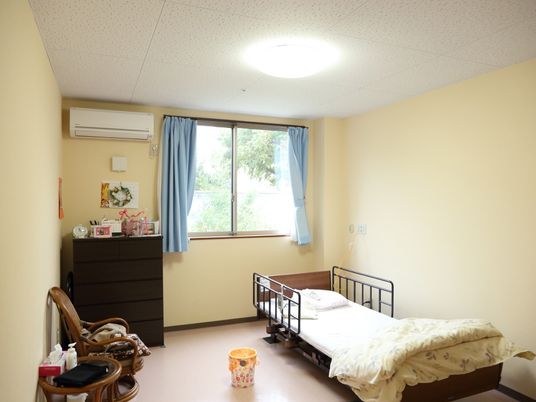 ゆったりとした個室の居室