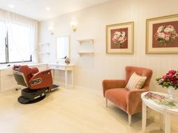 明るい居室の一角