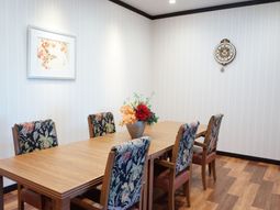 落ち着きのあるダイニングスペース