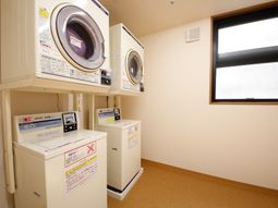 洗濯機と乾燥機のある部屋