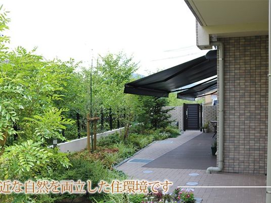 緑に囲まれたテラス  
