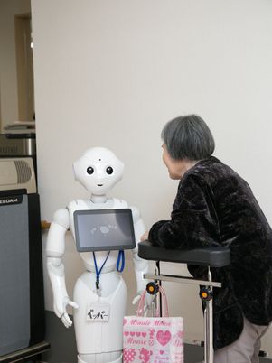ロボットと話す利用者
