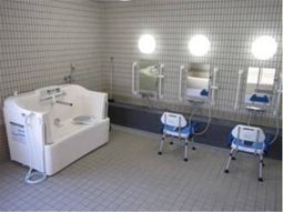 手入れされた清潔な浴室