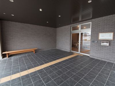 エントランスの広々とした空間