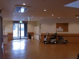 広々とした明るいエントランス