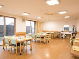 明るい食堂の風景