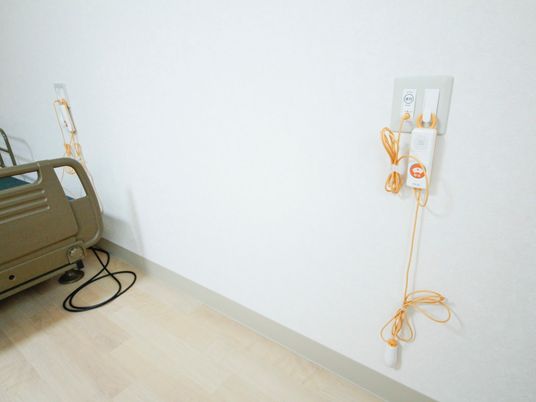 患者コール装置付きの壁面