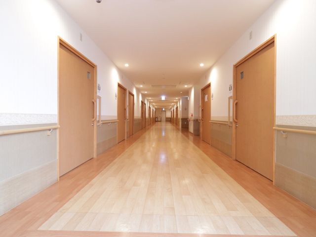 明るく清潔な廊下