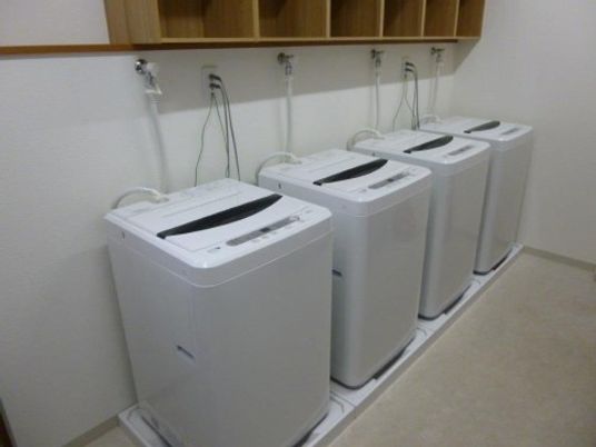 整然と並ぶ洗濯機