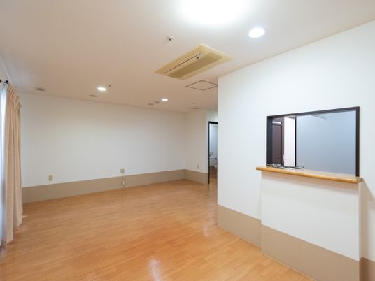 広々とした明るい居室