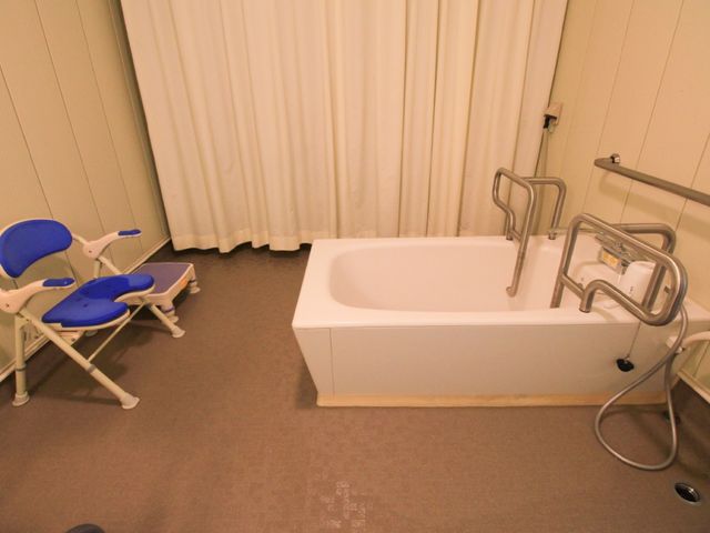 バリアフリーの浴室設備