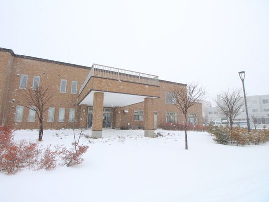 雪景色のエントランス風景