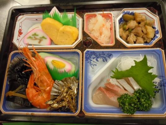 彩り豊かな料理の盛り合わせ