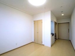 シンプルで清潔な居室