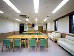 会議室のテーブルと椅子