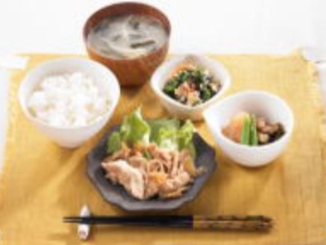 栄養バランスの取れた食事 和食 バランスの良い美味しい食事が提供されており、毎日の健康維持に役立ちます。カラダとココロが喜ぶ、豊かな食事時間をご提供いたします。