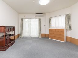 広々とした明るい居室