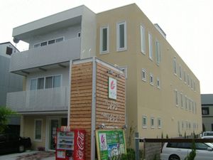 施設外観と看板