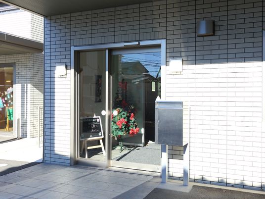 エントランスと掲示板