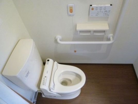 バリアフリーの洋式トイレ