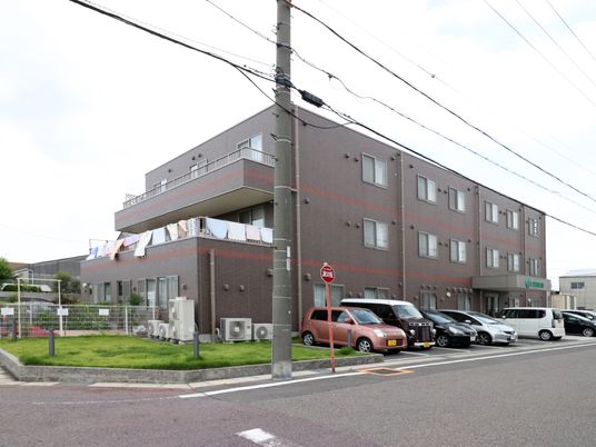 多階層の建物外観