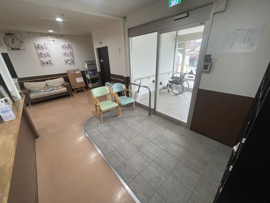 車椅子対応の入口