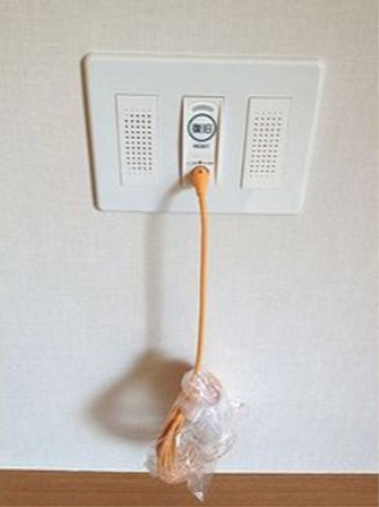 緊急呼出し装置付き壁