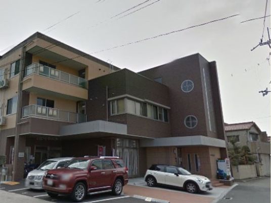施設の落ち着いた外観
