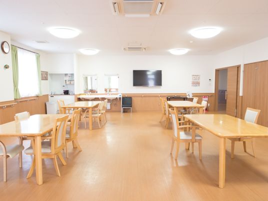 広々とした食堂空間