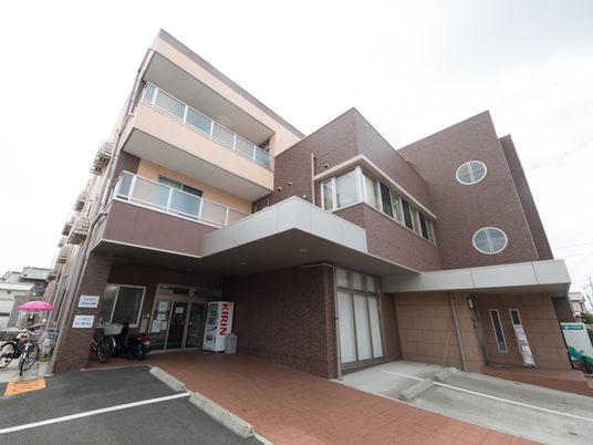 清潔感のある建物の外観