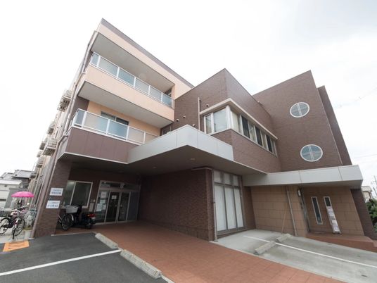 清潔感のある建物の外観