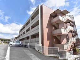 茶色の建物の外観