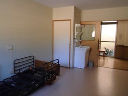 明るい居室の様子