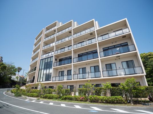 モダンな建物の外観