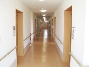 長く明るい廊下