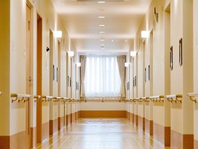 明るい廊下の一望