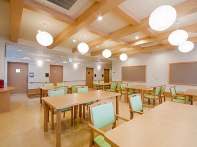 明るい食堂の空間