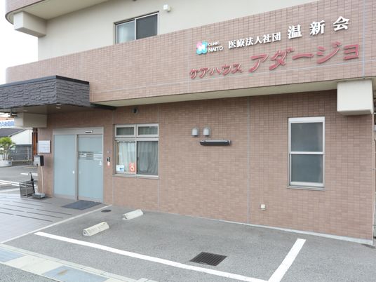 エントランス前の外観