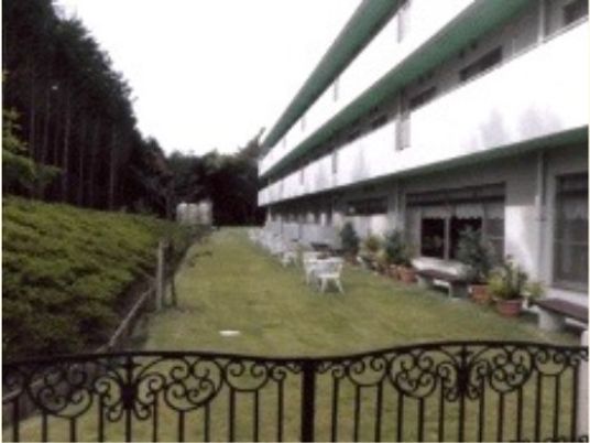 緑に囲まれた中庭
