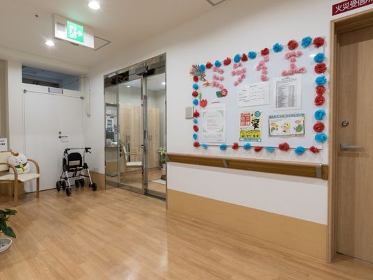 廊下と掲示物の様子