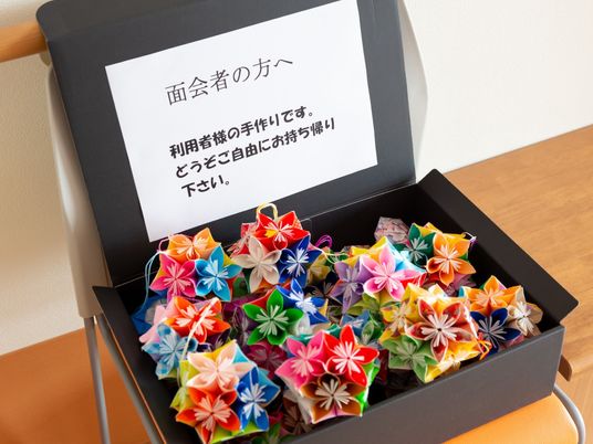 折り紙の花とメッセージカード