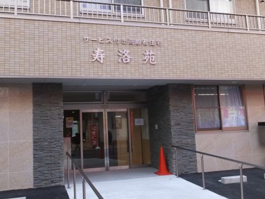 入口付近の建物正面